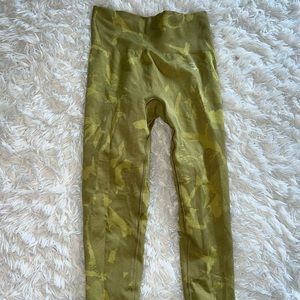 Gymshark adapt camo seamless leggings in griffin green